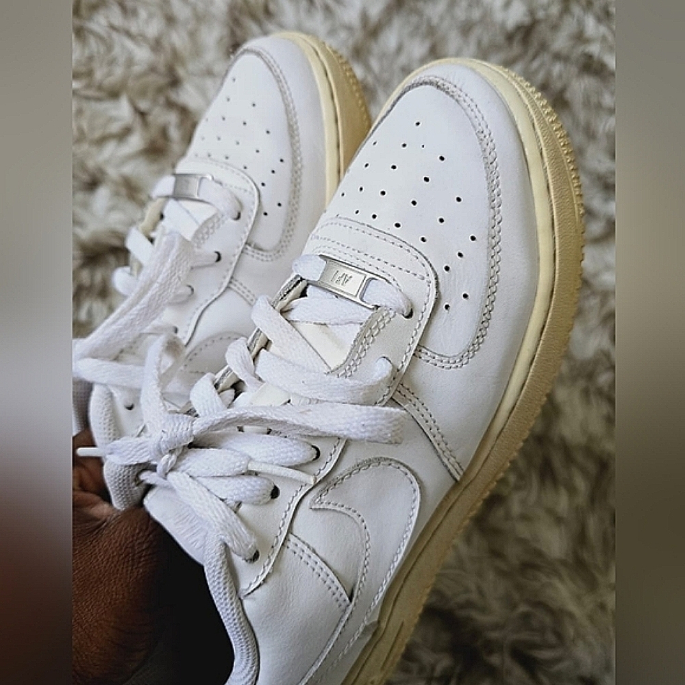 Nike White Airforce 1 Sneakers Size 7🌴✌️ - Picture 6 of 9